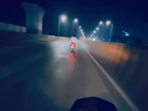 Bike blows up another bike at full speed, LIVE Video: Spark falls as sport bike drags on road, youth in Vadodara turns public roads into racing tracks for video