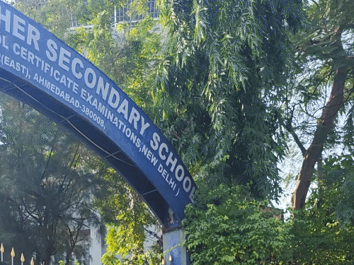 Parents are interested in admission of children in seventh day school: Parents rush for admission for two months even after a murder and altercation, 'demand as there is no other good school around'
