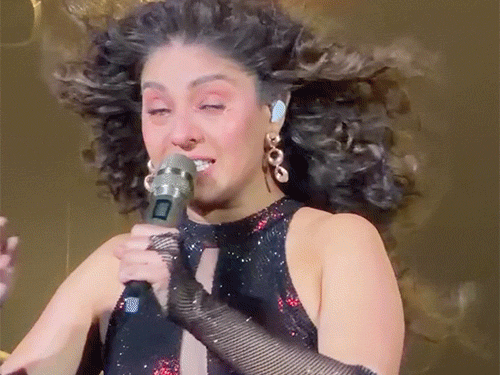 Sunidhi Chauhan cried on stage! Apologises to fans, says she wanted to give 100%
