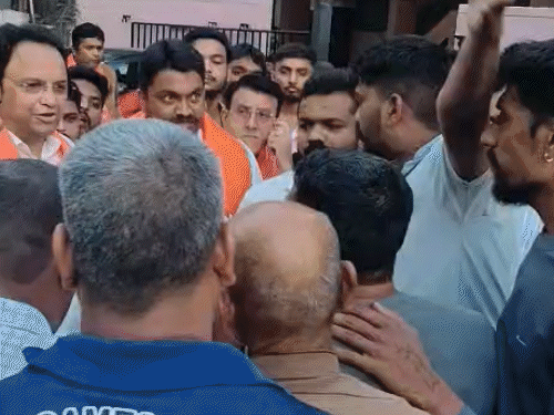 'Shame on you, forget this area, you won't get votes': People in Surat take out buckets of black water against BJP leaders, including former standing chairman, 20 years of anger