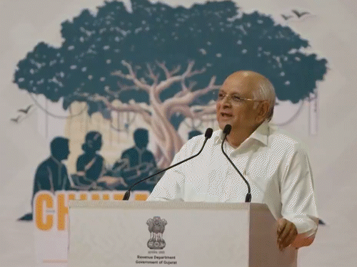 'I am running, get out of it': 'Don't tarnish the image of the entire department because of one or two people', CM warns officials at Chintan Shivir in Adalaj