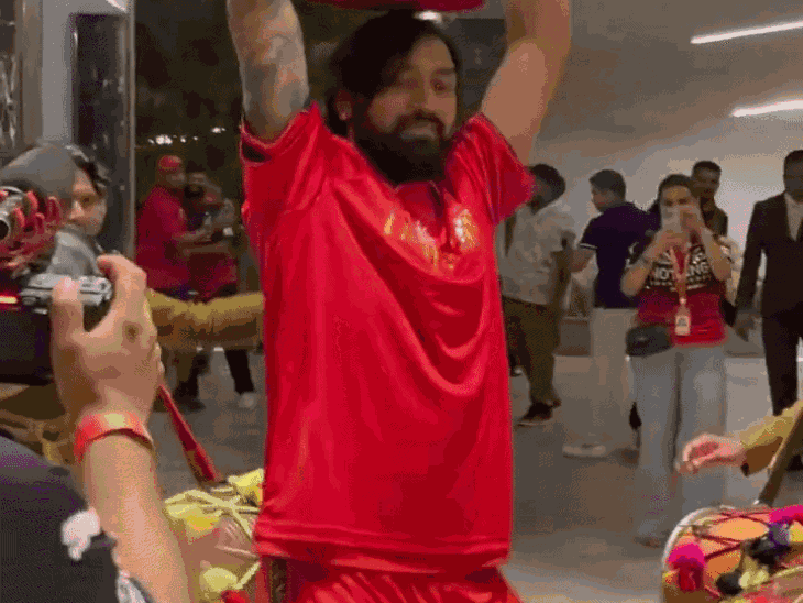Kunal's Thumka, Kohli's Bhangra!: Anushka recorded her husband's dance, swayed on a Patidar drum; Watch RCB's Madness Celebration