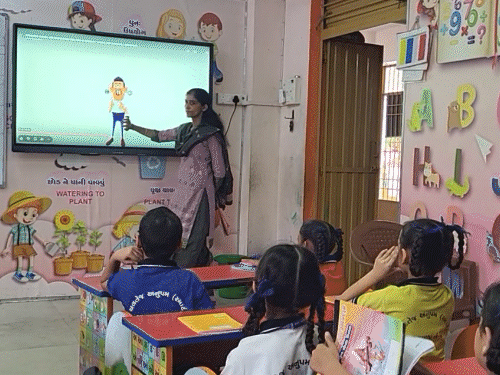 Not private, these government schools in Ahmedabad are the first choice of parents: From smart classrooms to AI facilities, 56 thousand people, including the son of an IT engineer, got admission in AMC's smart school