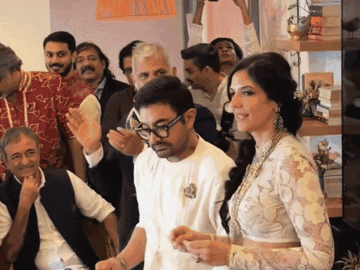 Finally... Aamir-Gauri became husband and wife!: See inside photos, the actor became emotional after the third marriage; The two were seen romanticizing in front of the guests