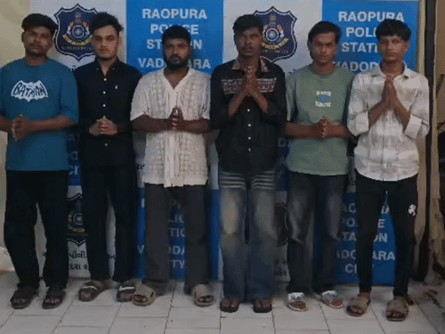 6 arrested for fighting in public, apologises and held a meeting to apologise: Chaos spread during the arrival of King Ganesha of Raopura