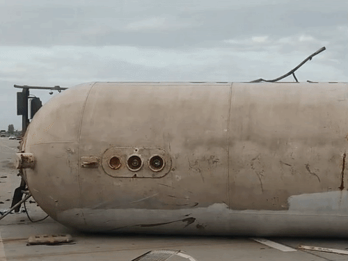 Teller-LPG tanker collides on Delhi-Mumbai Expressway: Tanker lying like a 'living bomb' for 12 hours near Sarsavani near Padra, expressway made one-way