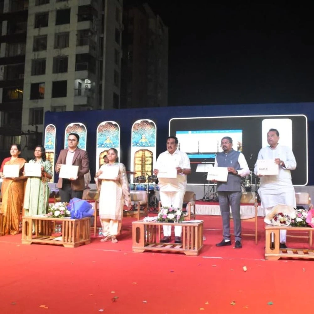 Food and Kite Festival 2025 begins in Navsari: Municipal Corporation launches app, releases coffee table book
