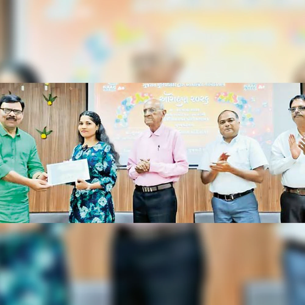 Poets of the city were present at the release of 'Adhyakshar': 'Adhyakshar' was created with prose-poems, folk songs and works of the students.