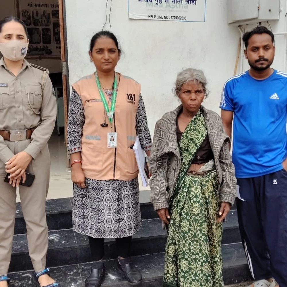 Abhayam gave shelter to a destitute elderly woman from Assam in Reshabshera: Son and daughter-in-law reached Vadodara by train, refused to go home.