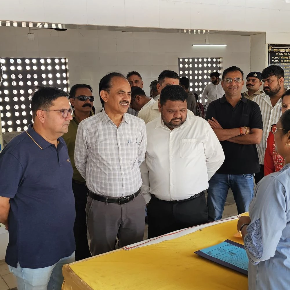Mayor, Collector and Commissioner visited the stall and reviewed: Seva Setu program held at the municipal level