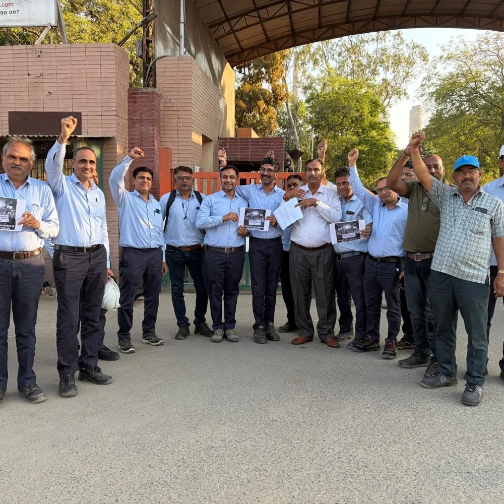 Protest: Electricity employees and engineers protest against electricity bill in the city