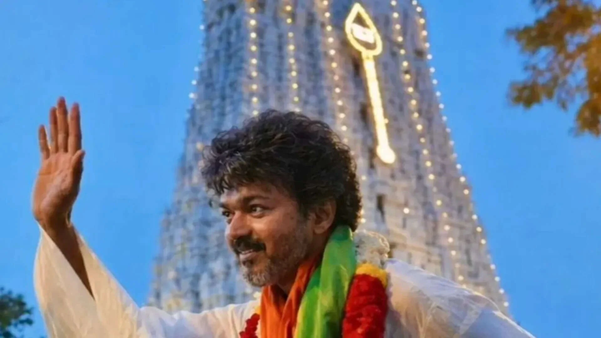 Thalapathy Vijay’s Tiruchendur darshan turns heads