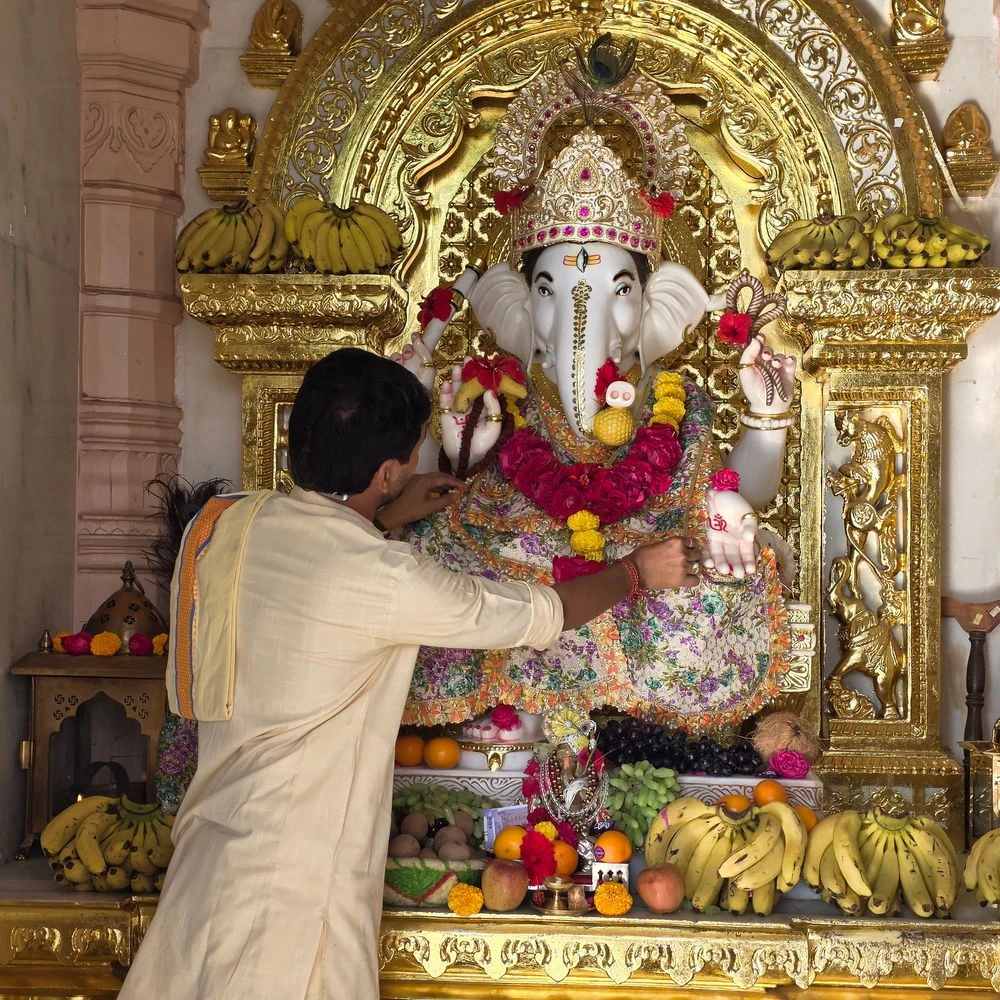 Sankat Chauth Celebration at Himmatnagar Ashtavinayak Temple: Special decoration of fruits was offered to Ganpati Dada