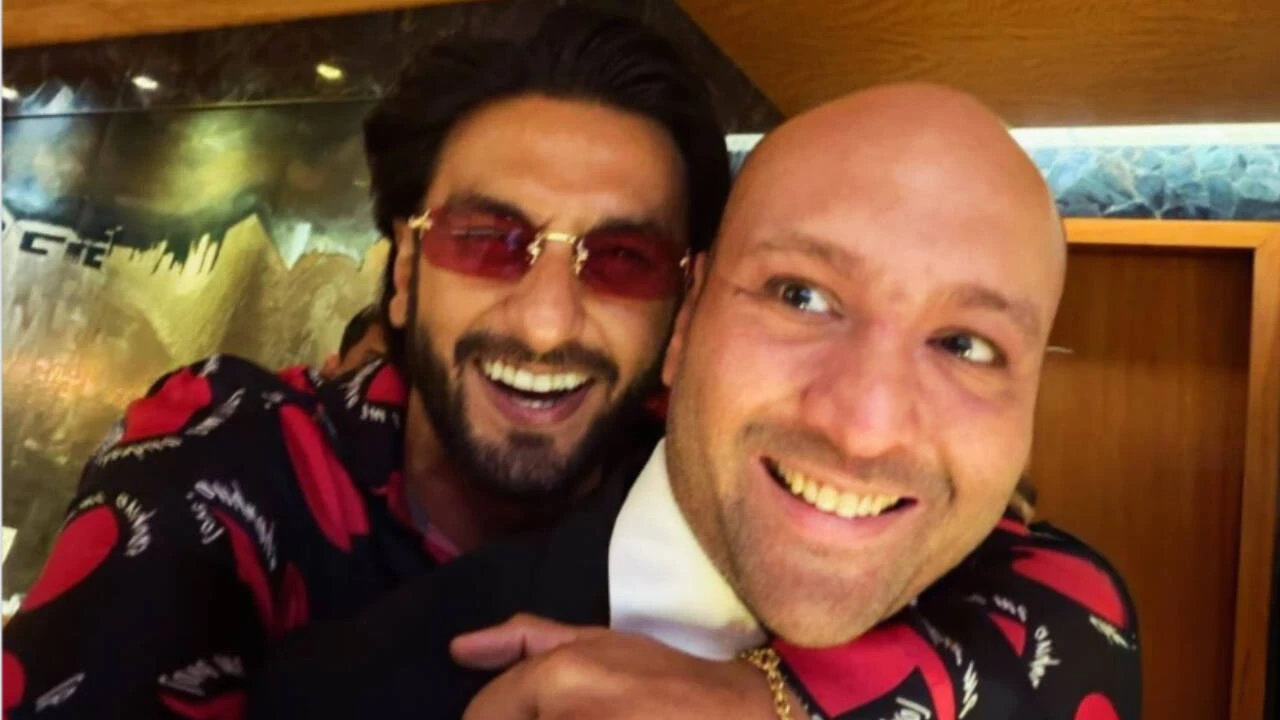 Ranveer poses with 'Indian Trump' Avinash; comedian roasts actor