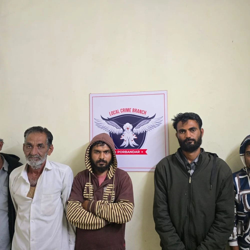 Raid: 5 men caught gambling near Chikasa village Bhadarpool, 4 escaped