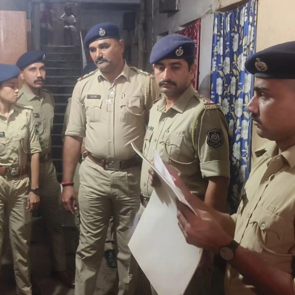 Mega combing operation by police in Valsad: Efforts to maintain law and order, control anti-social elements
