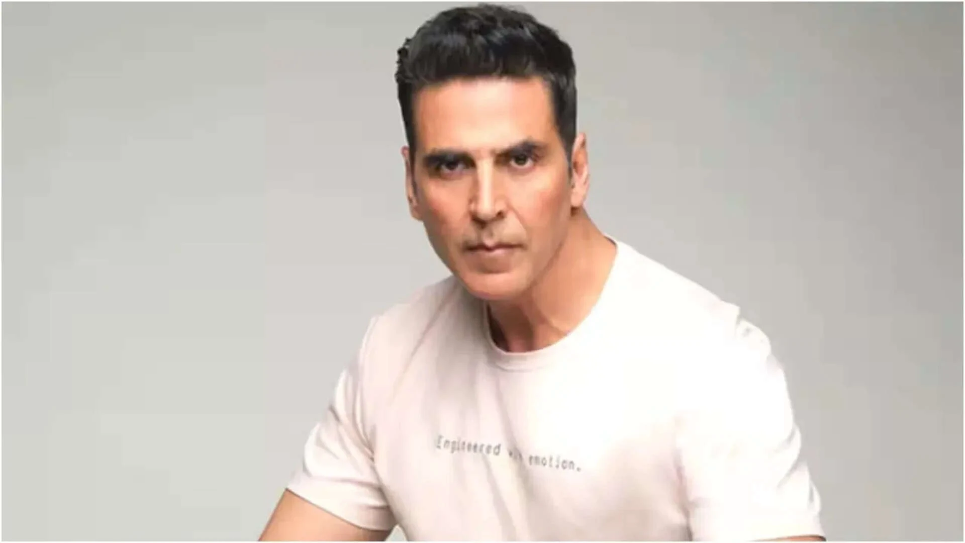 Akshay ADMITS feeling inferior in front of educated people