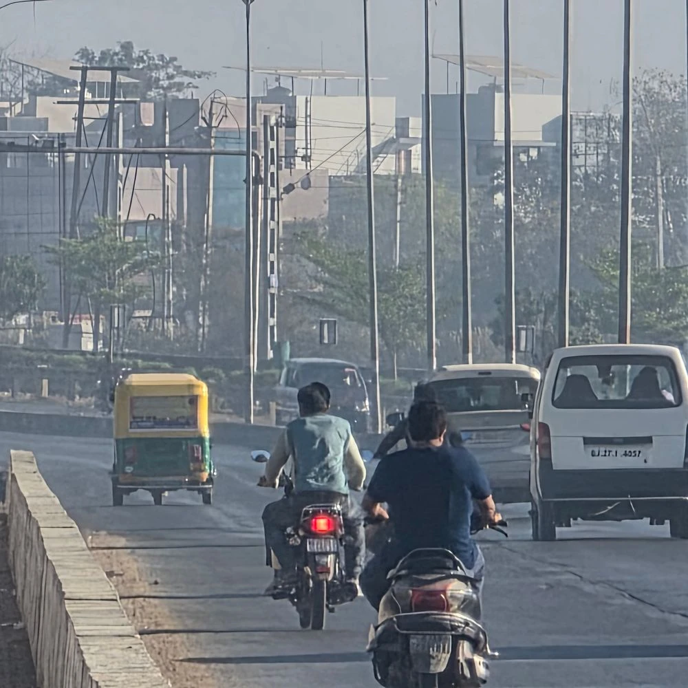 Changing the atmosphere in Himmatnagar since morning: Winter-like experience at the beginning of summer, fog