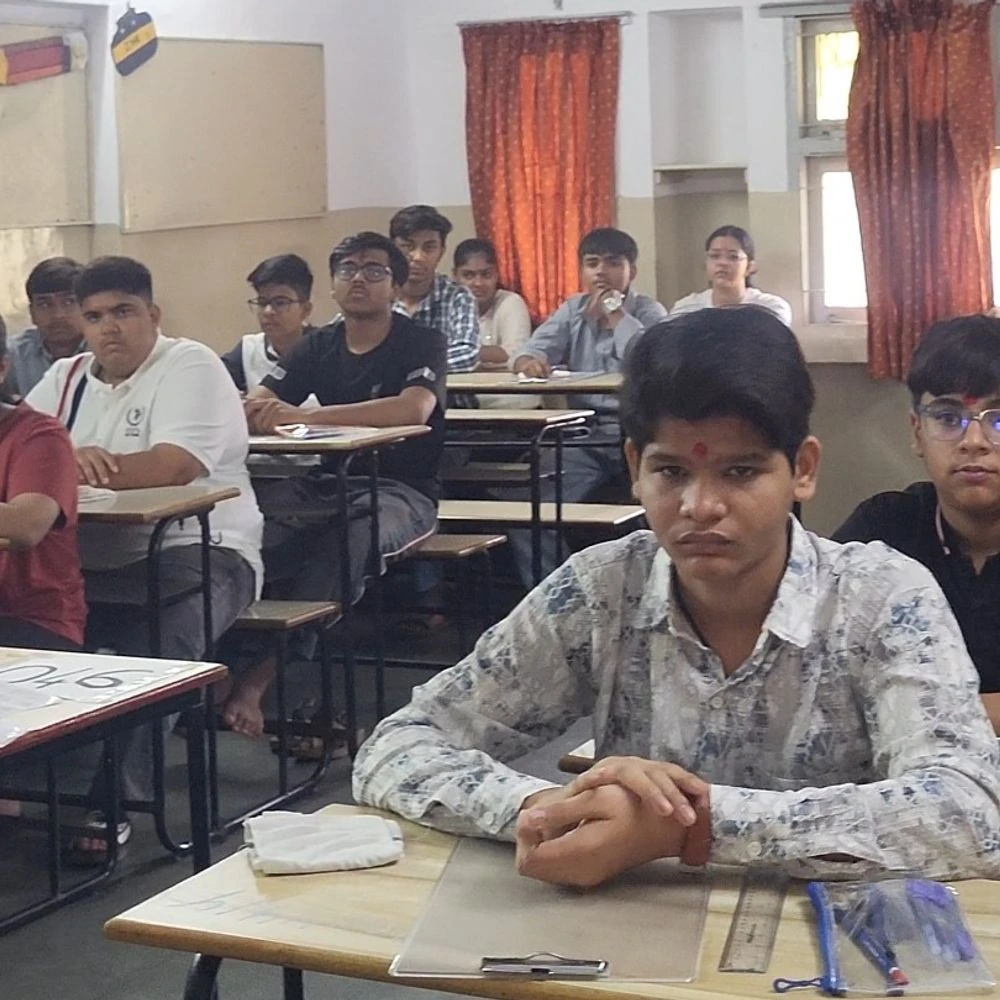 Demand of the governing body to complete the board exams early: Teachers are stuck in the work of the board. Students of classes 9 and 11 are in a situation where their studies are incomplete.