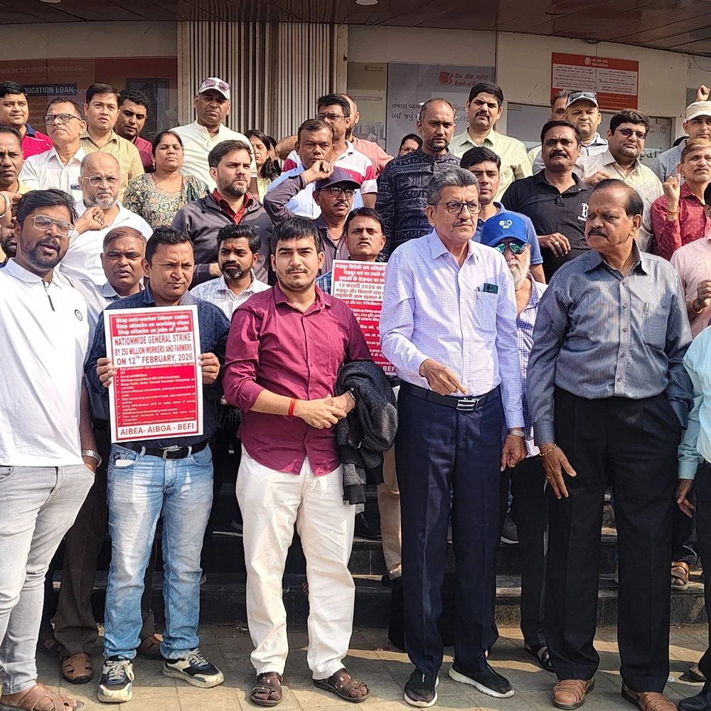 Trade unions go on strike against new labour code: Bank employees in Vadodara protest against govt's policy, say: Govt indirectly promotes contract system by talking about giving gratuity after one year