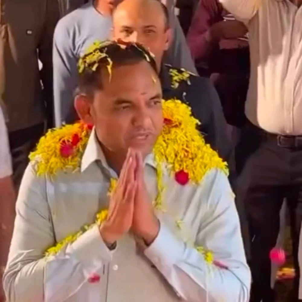 DIGP R.V. Asari's Bhavnagar transfer: A dignified farewell ceremony was held at Godhra Police Headquarters