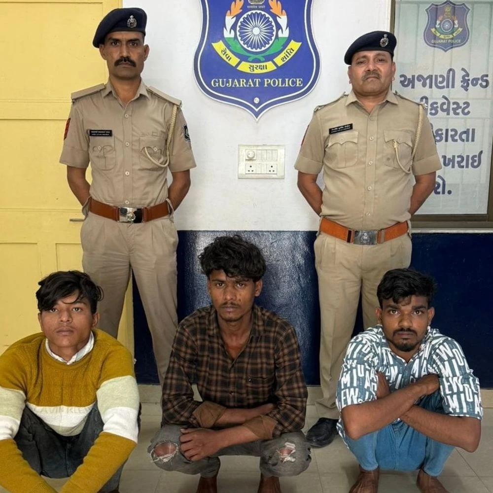 4 arrested with 2.095 kg ganja in Lavachha, Valsad: Dungra police take action under NDPS against 4 persons, including 1 minor.