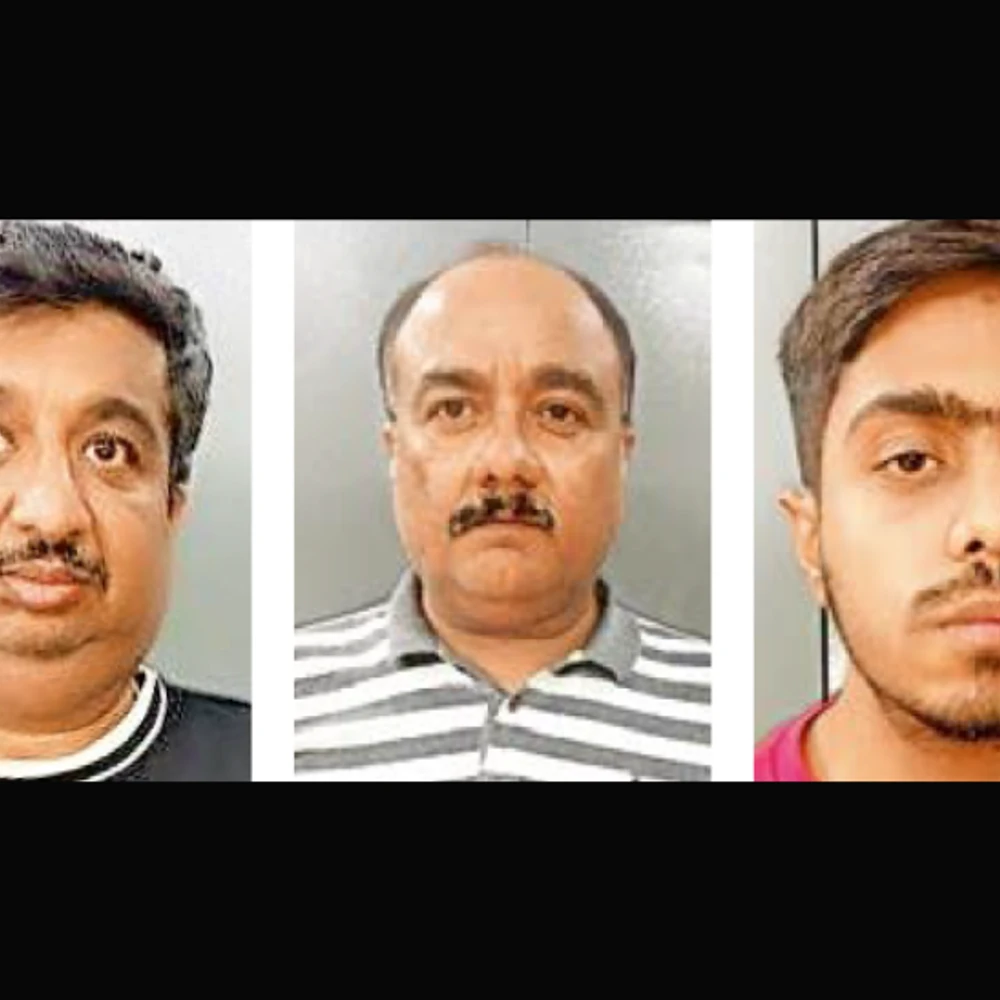 સટ્ટા રેકેટનો પર્દાફાશ કરાયો:માધાપરમાં મુંબઈ અને દિલ્હીની IPL મેચ પર સટ્ટો રમતા ત્રણ બુકીને ઝડપી લેવાયા