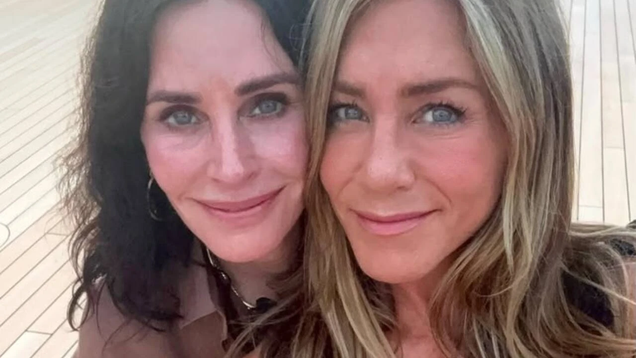 Jennifer Aniston and Courteney Cox vacation in Spain