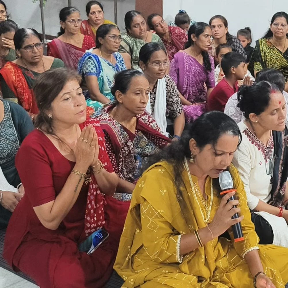 Bhajan-Satsang was held at Lalsaheb Bapa's temple in Patan: A large number of devotees took advantage of the devotional atmosphere at Laxmipura