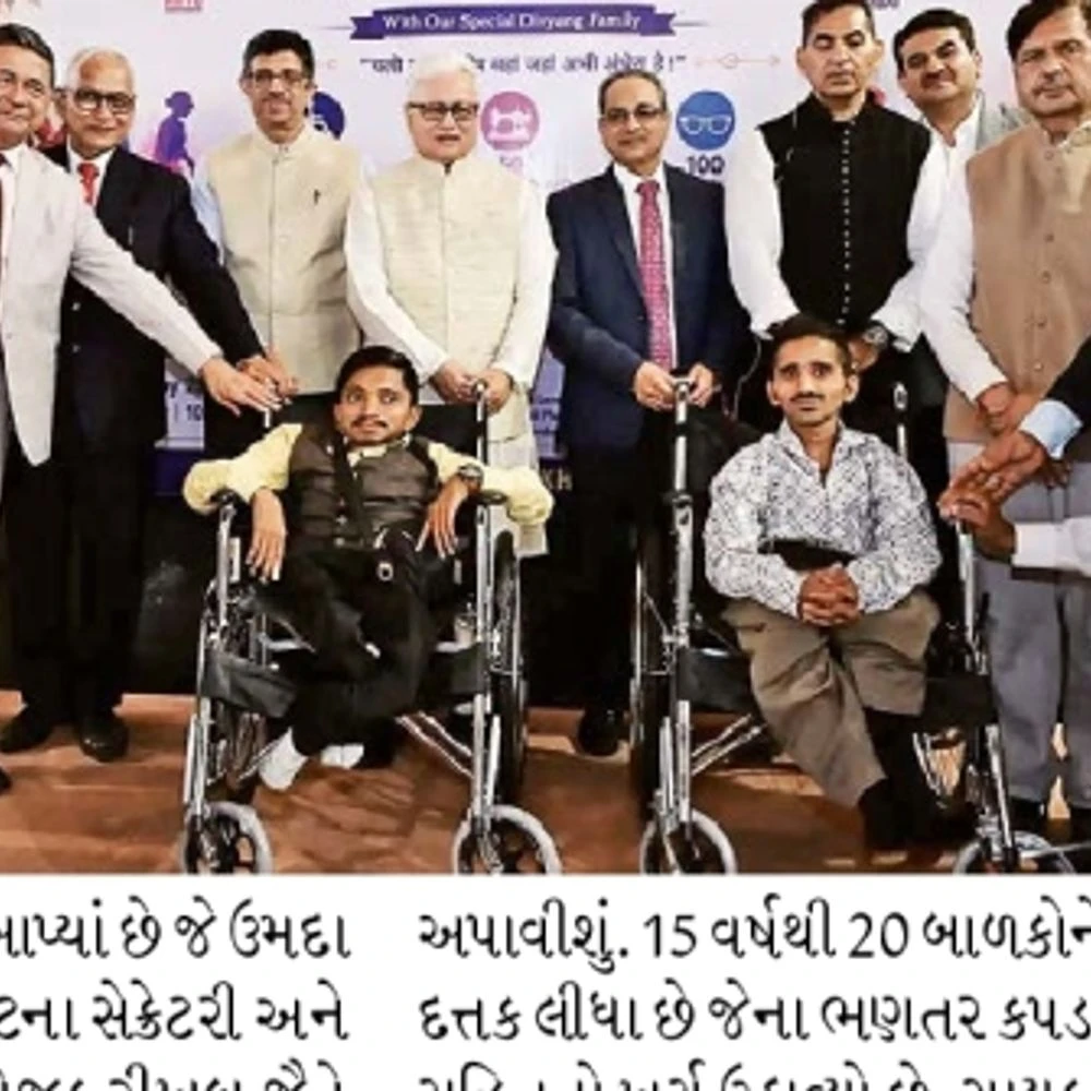 Honoured with a memento: When we empower the last man in the queue, then there will be a developed India.