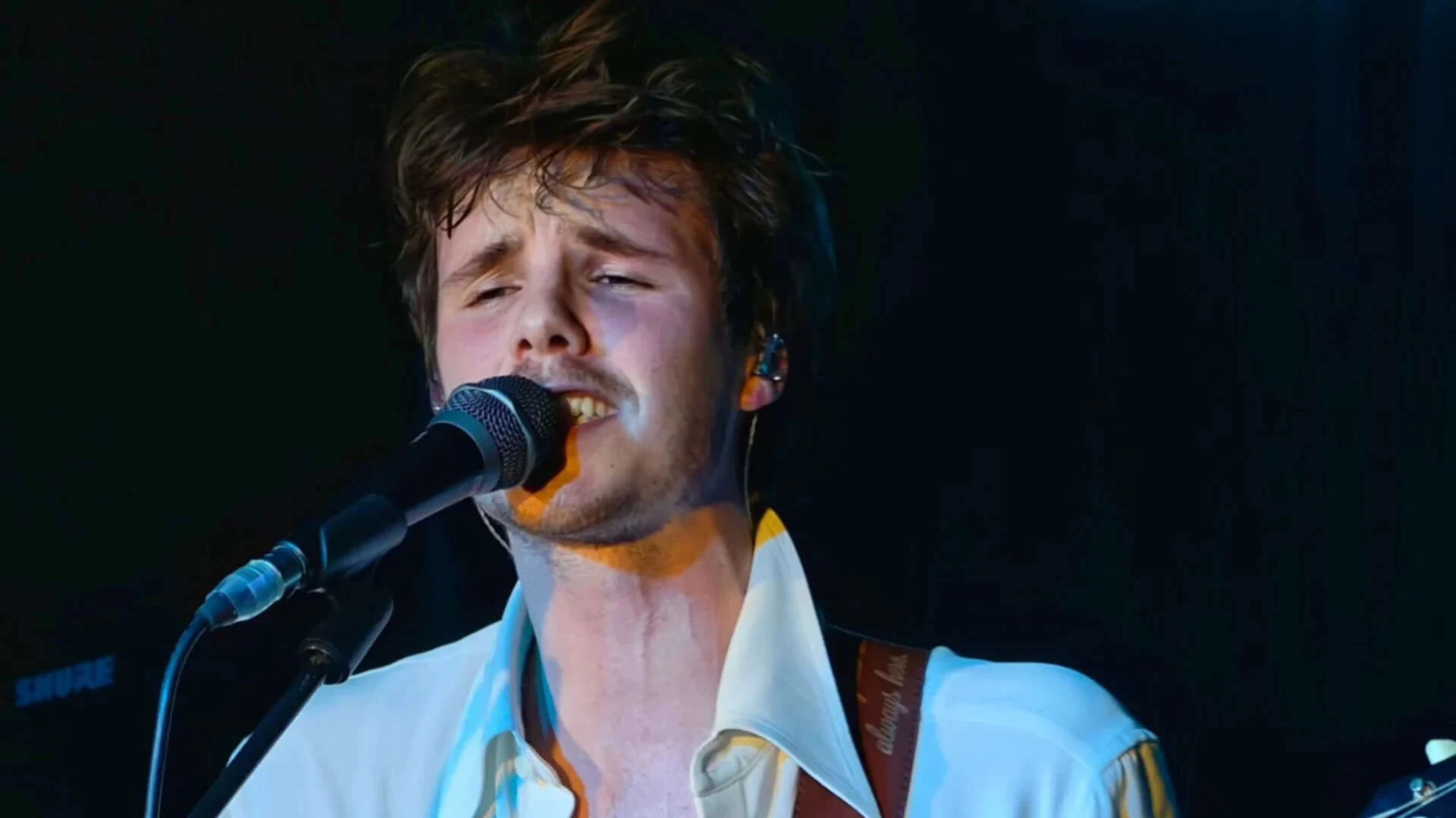 Cruz Beckham cries on stage while singing ‘Loneliest Boy’