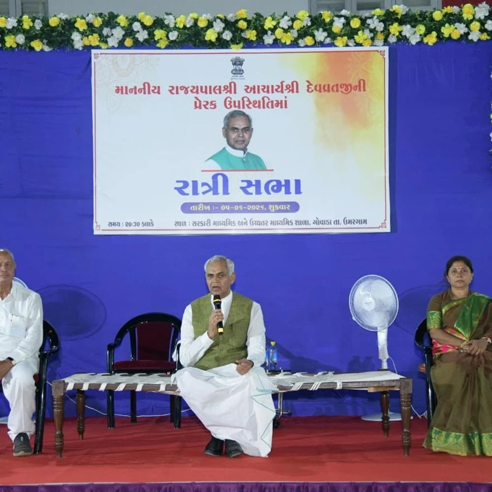Governor Devvratji reached Dehri village at night meeting: Gave message of de-addiction, education and natural farming