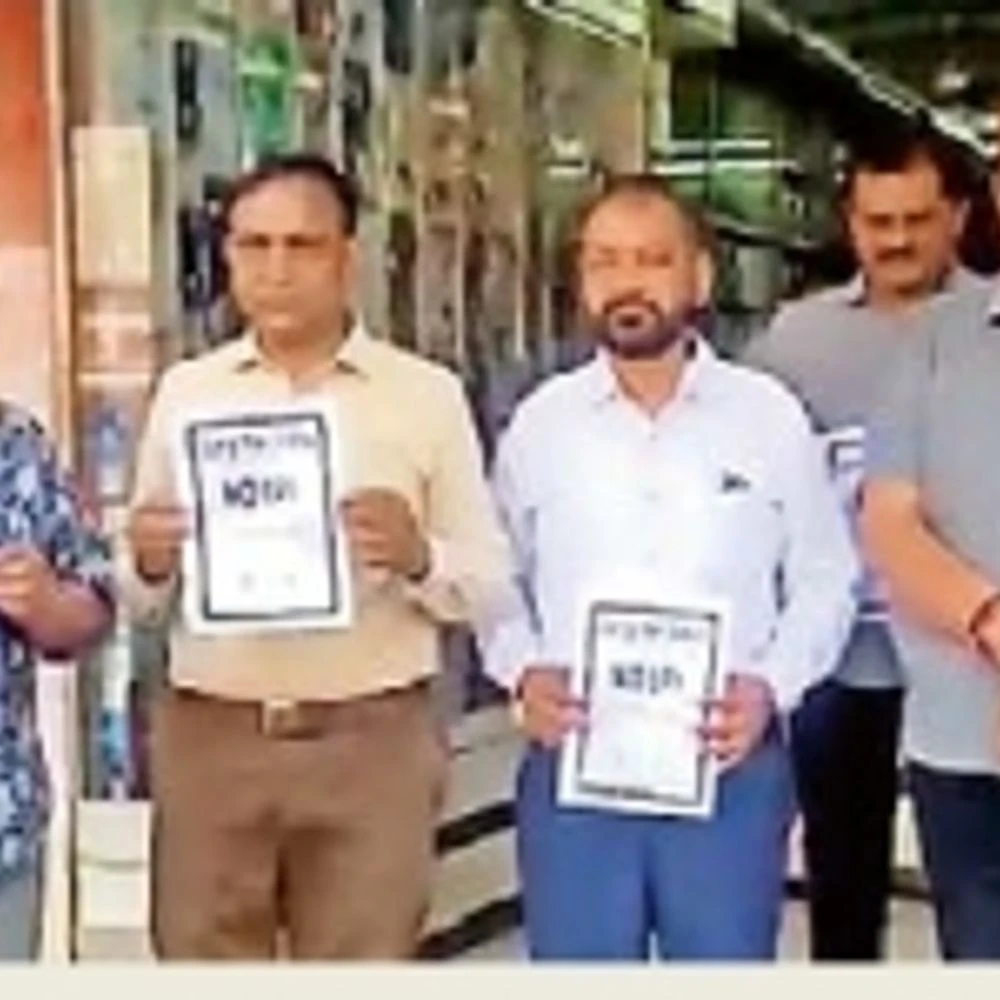Halla Bol: Traders protest against MDR, QR codes in shops covered with black cloth