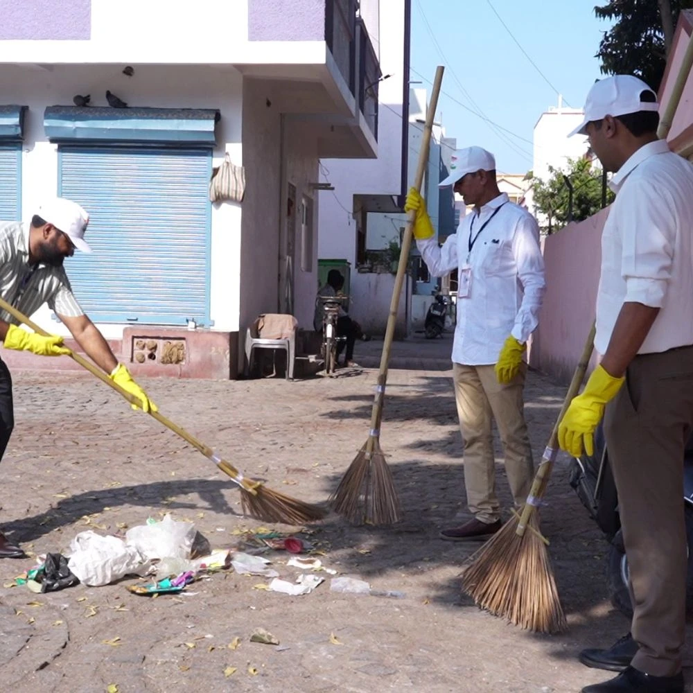 Special Cleanliness Drive: Intensive Cleanliness Drive Conducted in Sheetla Chowk and Sudama Temple Premises in Porbandar
