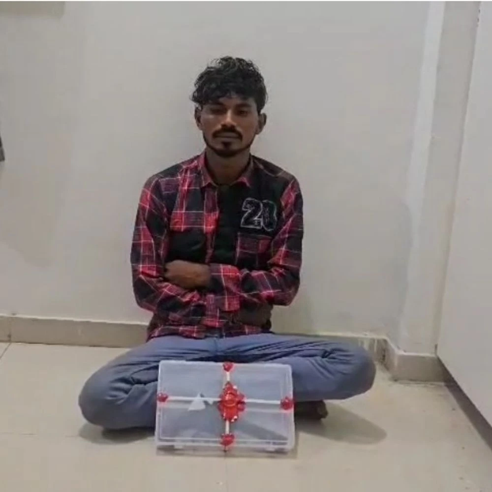 SOG raid in Malvasi village of Dahod: A man was caught with a country-made pistol from Wakatpura Chowk