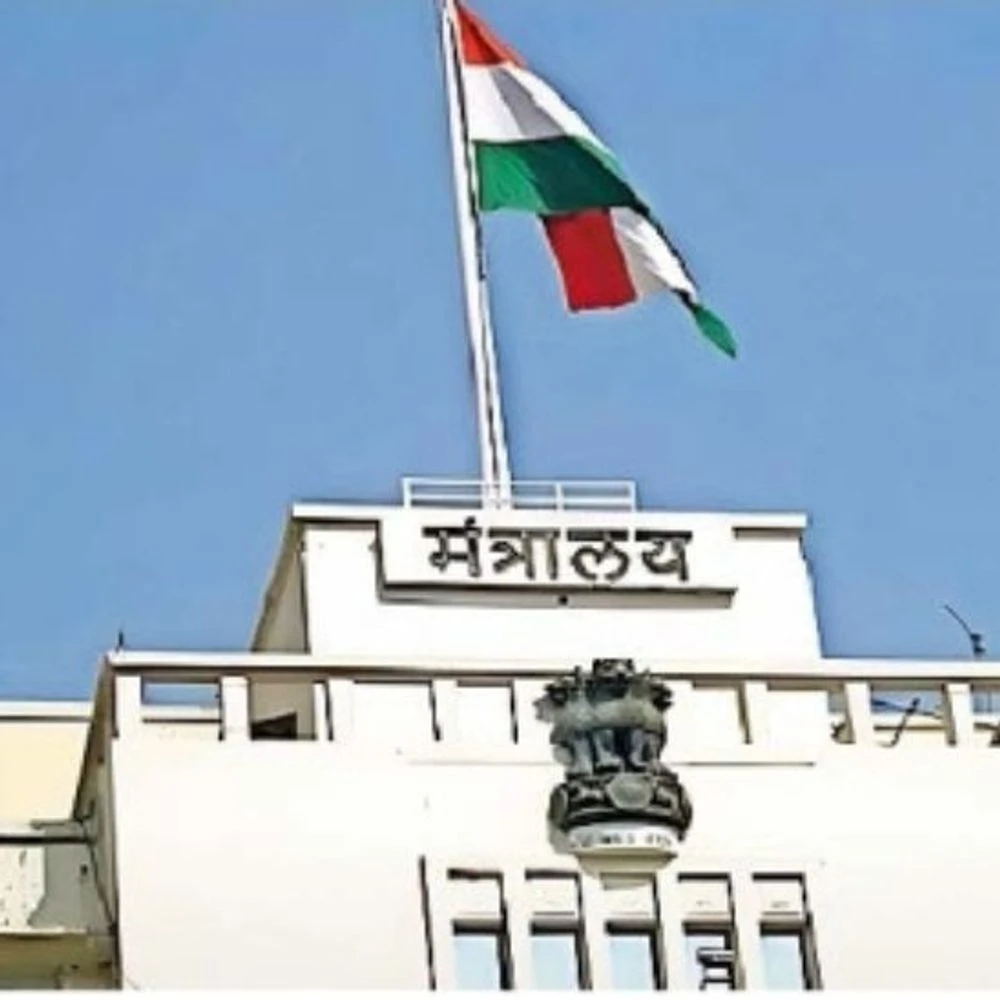 The Cabinet also took an important decision on land acquisition compensation: From now on, the local holiday of Dahi Handi in Mumbai has been cancelled, while the festival of Raksha Bandhan has been declared a holiday.