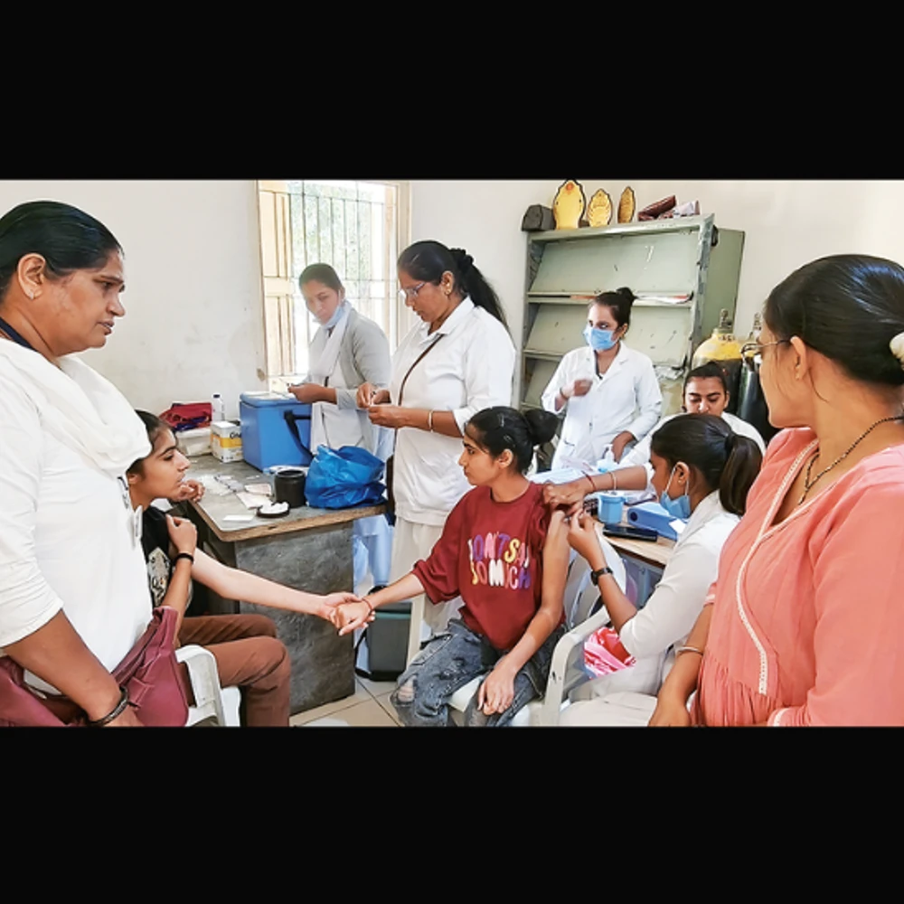 215 daughters vaccinated against cervical cancer by Desai Samaj in Patan